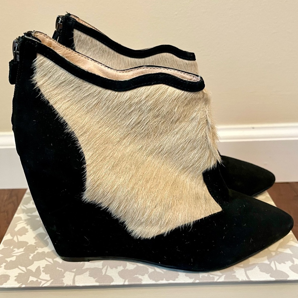 Lola Cruz Black & Cream Suede Wedges. Size 37.